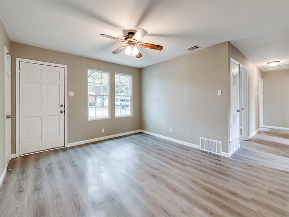 4th image of 3633 Aurora St