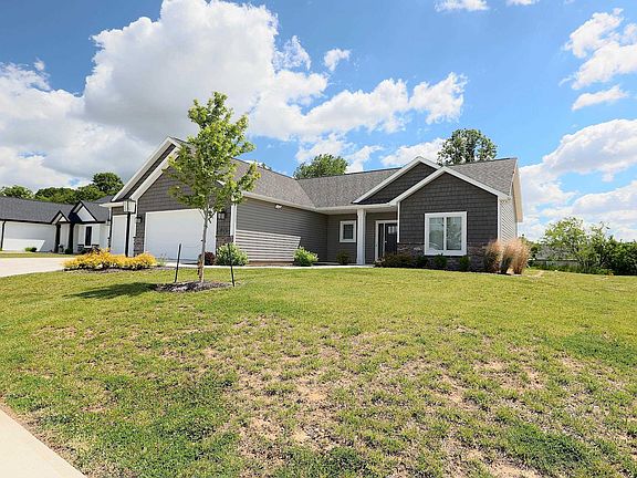 3rd image of 765 Waxwing Ct