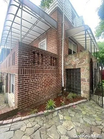 1886 Gleason Avenue photo 1