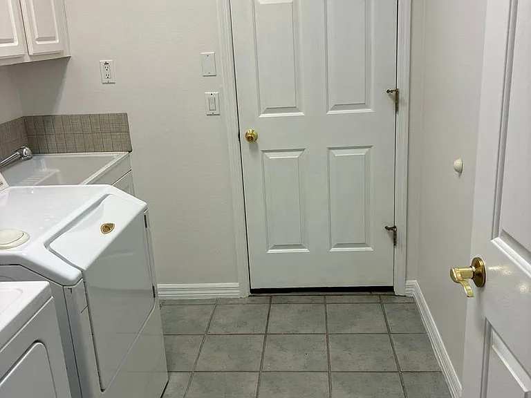 4554 Shanewood Ct — Photo 13