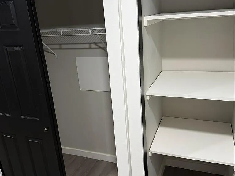 4345 Frontenac Dr — Photo 37