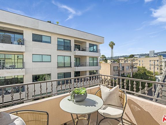 5th image of 433 N Doheny Dr Unit 302