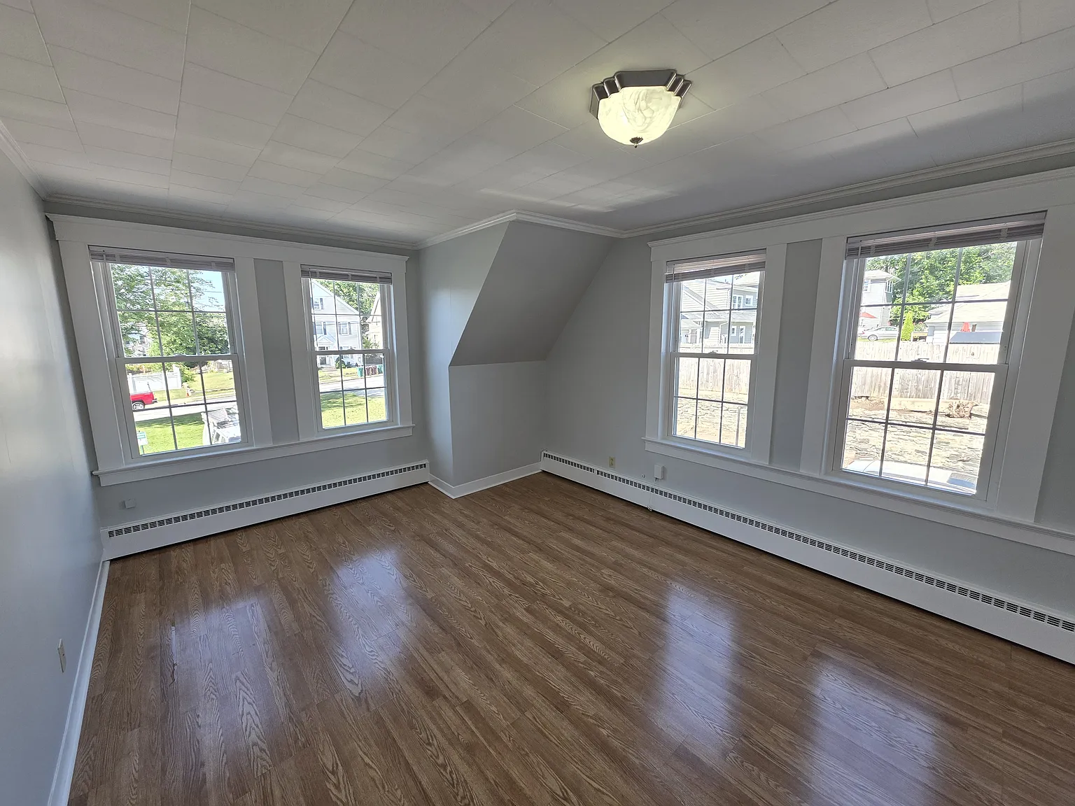  3 Highland St 2ndflr 1b/1b Renovated Heatincluded Newfloors 1petok — Photo 2