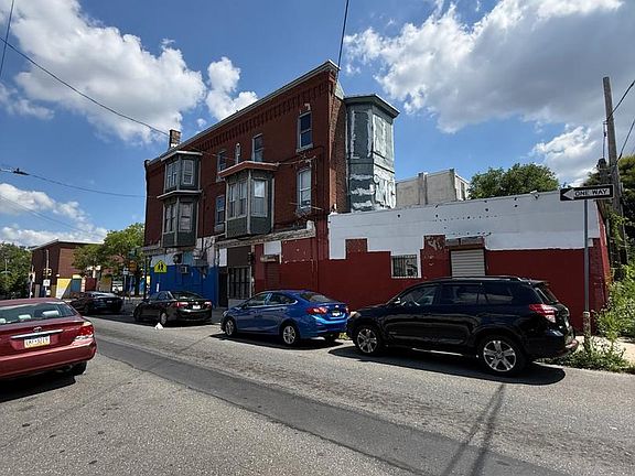 4th image of 1542 Diamond St
