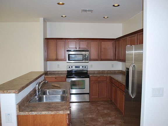 3rd image of 1053 S Fresno St