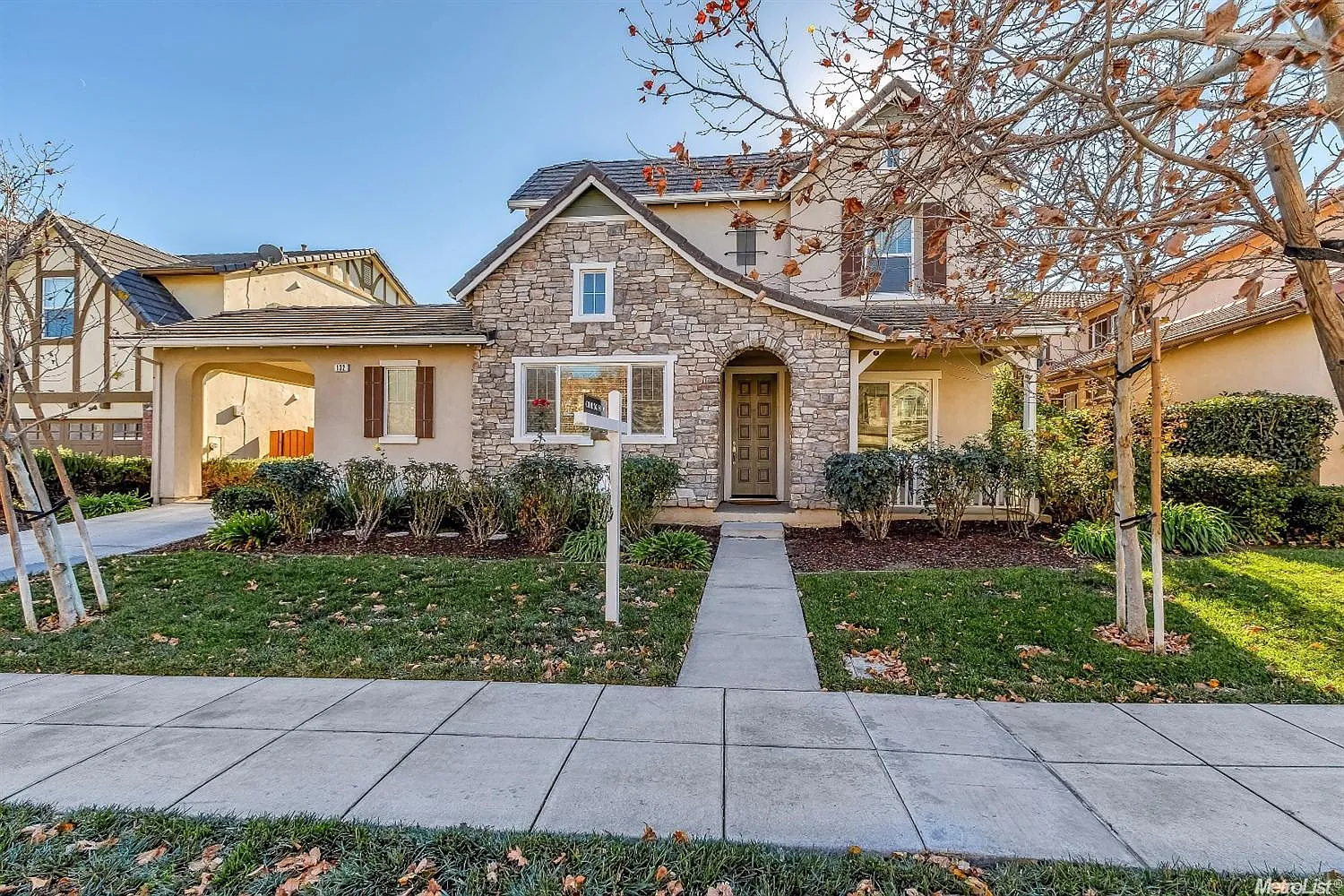 132 E Legacy Dr photo 1