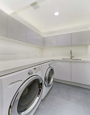 Sold by Isen & Company : Real Estate Advisors | media 9