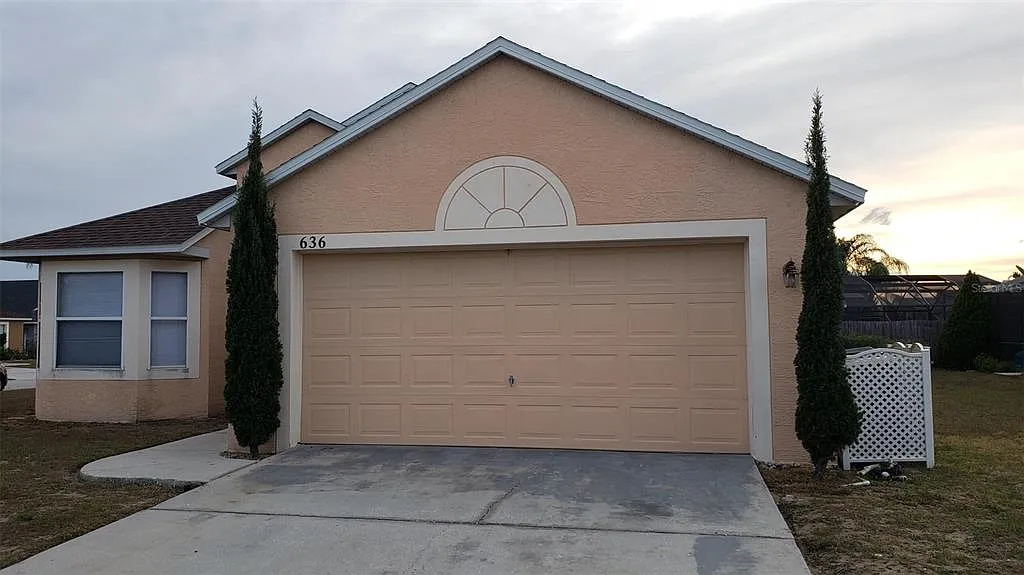 4 bed, 2.0 bath, 1446 sqft, $1,995 — Photo 2