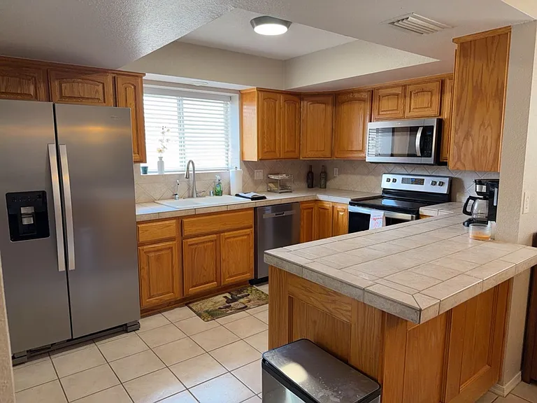 1910 Cabana Dr — Photo 8