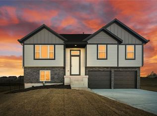 11207 207th St, Peculiar, MO 64078