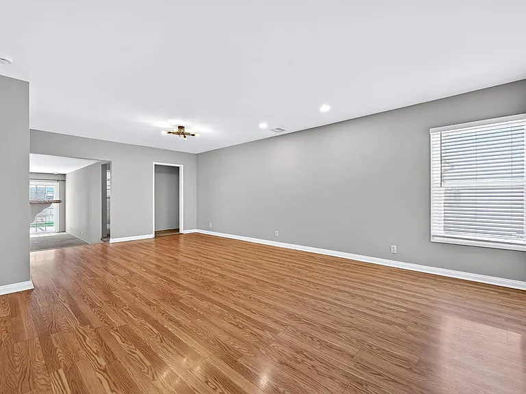 4913 Premiere Ave — Photo 6