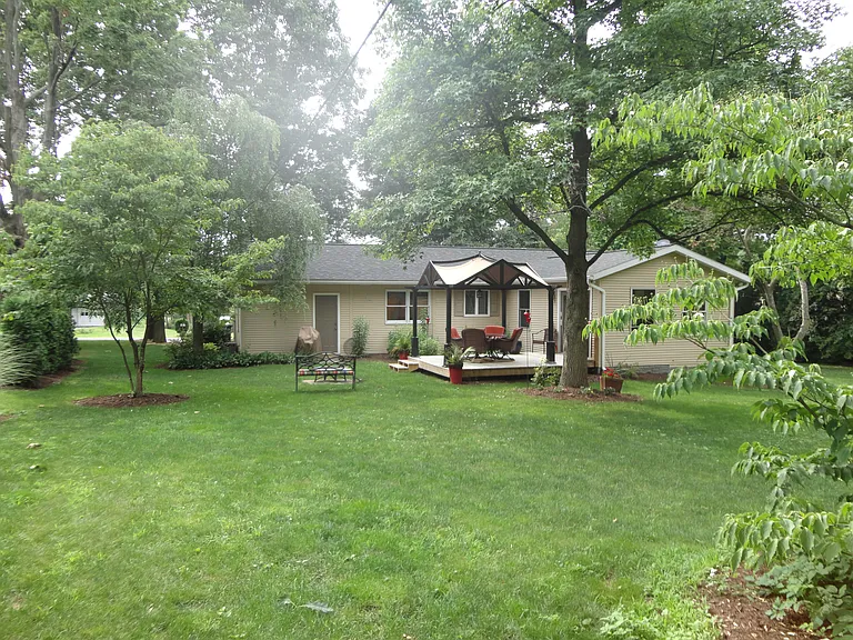 62 Verna Rd — Photo 2