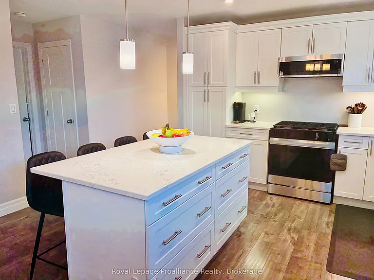 48 Mercedes Dr — Photo 10