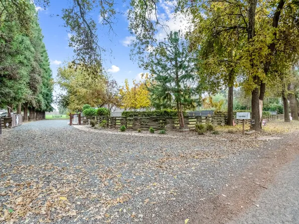 18701 Lort Dr, Visalia, CA 93292