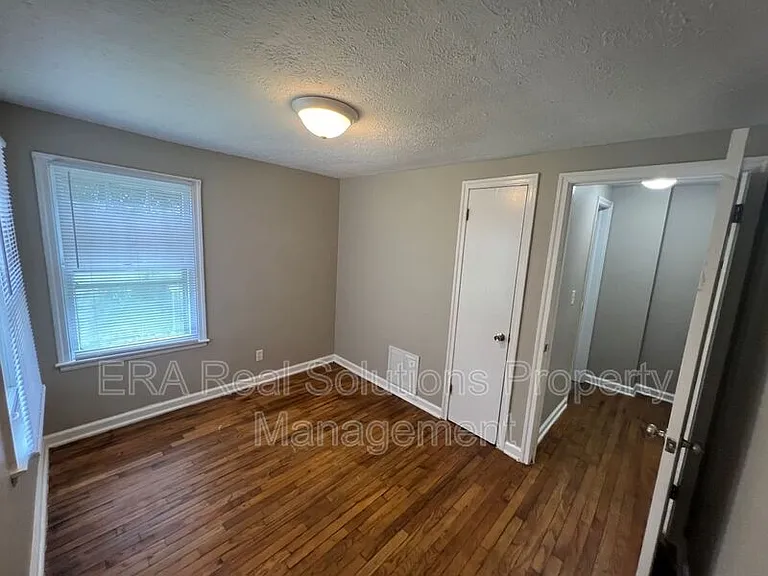90 N Waverly St — Photo 7