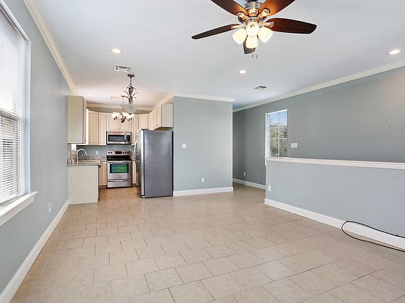 3rd image of 3525 Broadway St