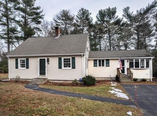 26 Brewster Ln, Hanover, MA 02339