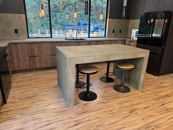 3rd image of 10 Valley View Cir