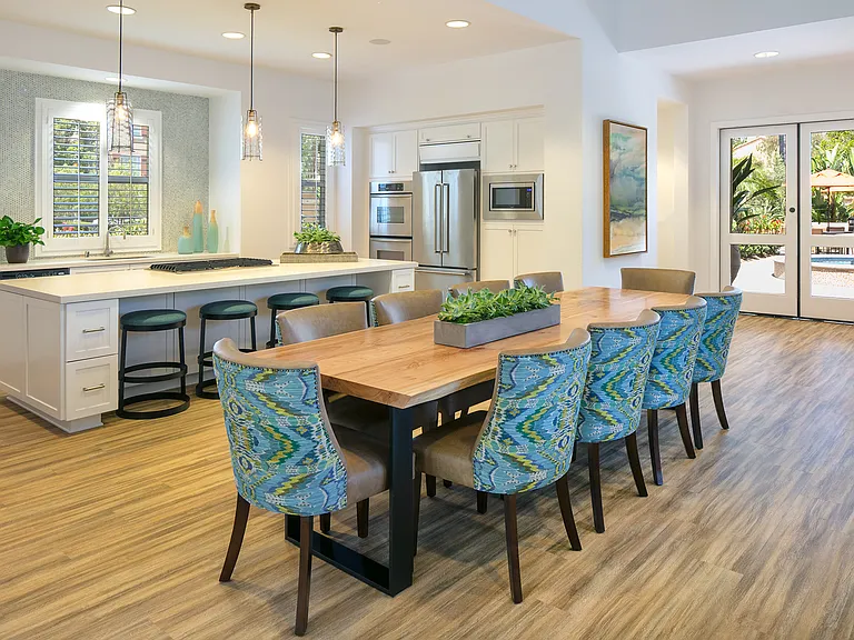 Serrano Apartment Homes — Photo 9