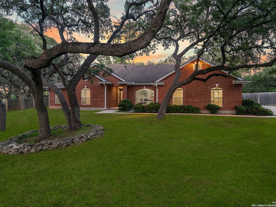 1st image of 929 MISTY WATER LN
