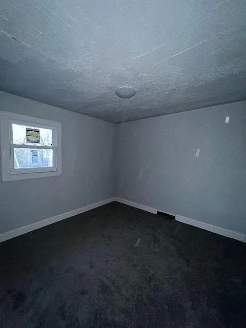 1047 Noble Street - 1 — Photo 2