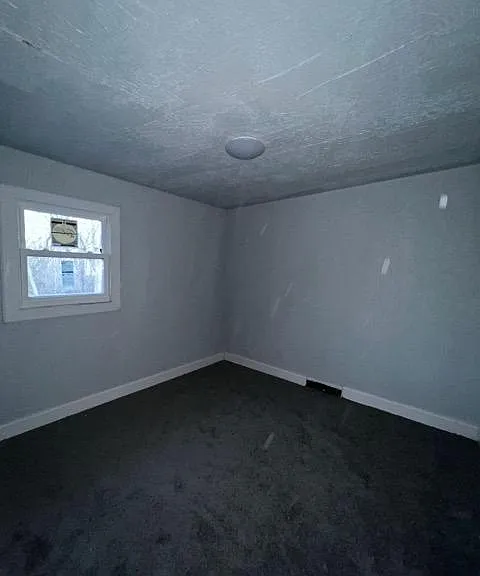 1047 Noble St — Photo 3