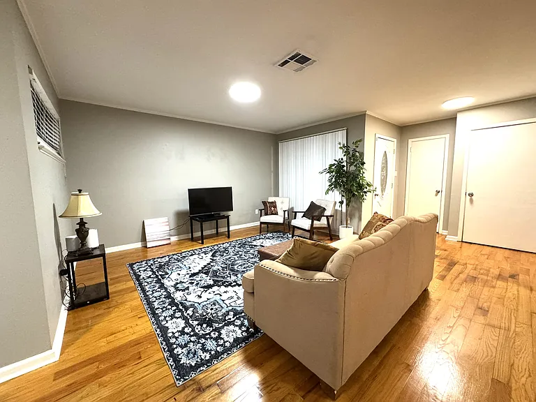 214 Sunny Ln — Photo 10
