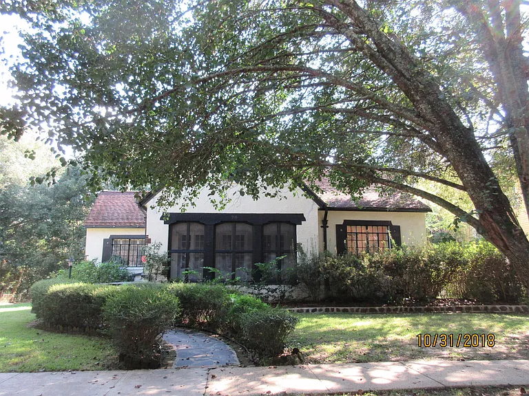 70 N Monterey St — Photo 2