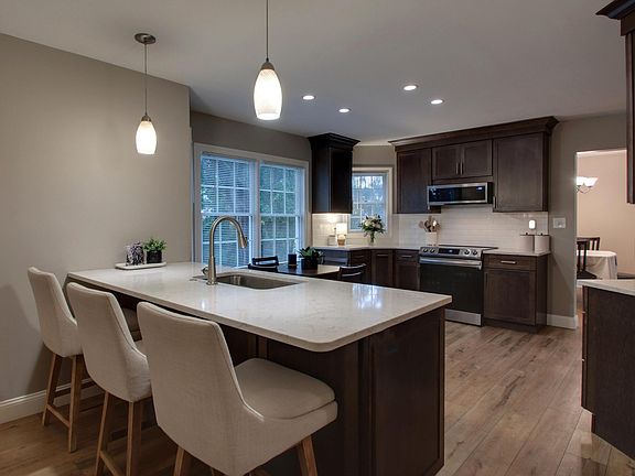 3rd image of 5427 Glencrie Dr