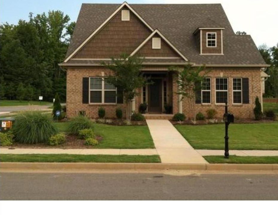 NEW LISTING!  WELCOME HOME..