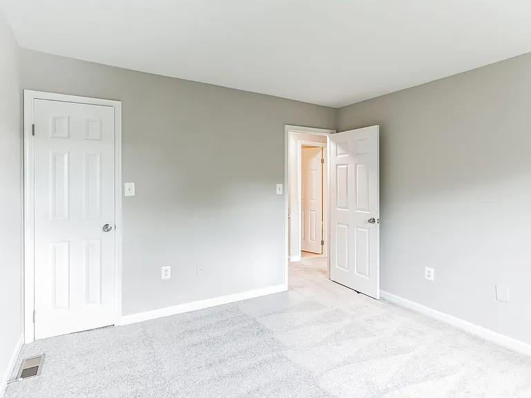 5335 Lake Cove Ct — Photo 21