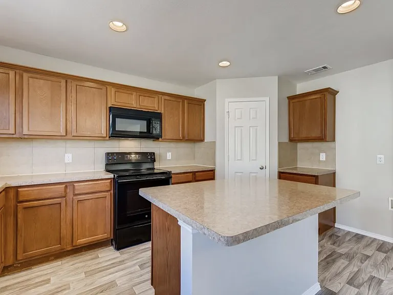 5140 Glen Eden Dr — Photo 5