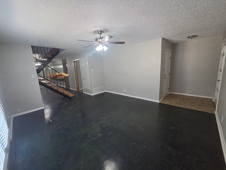 1717 N Locust St — Photo 42