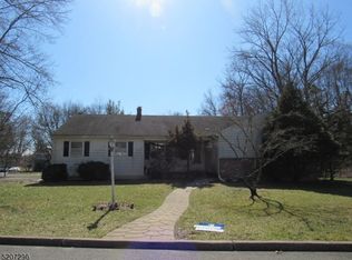 84 Lillian St, Park Ridge, NJ 07656