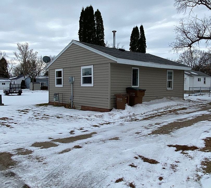 1st image of 806 3rd Ave NE #1/2