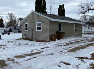 806 3rd Ave NE #1/2, East Grand Forks, MN 56721