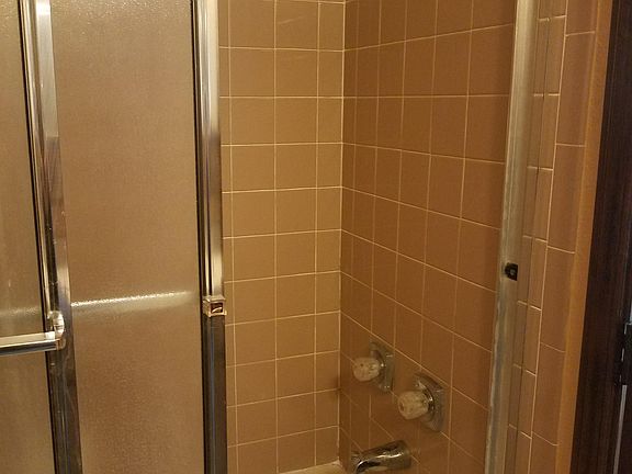 3rd image of 3806 Wilshire Dr