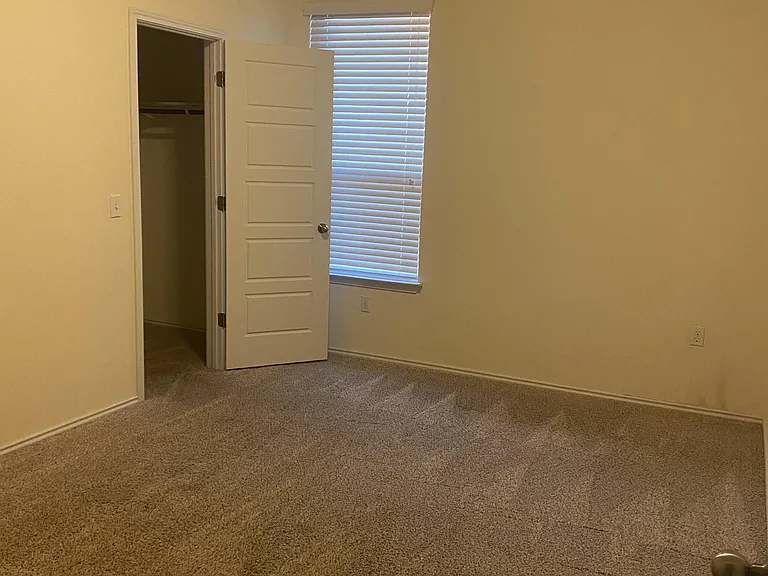 9504 Hunter Ln — Photo 5