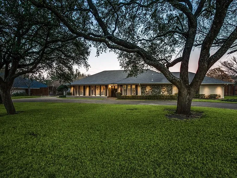 11140 Russwood Cir — Photo 3