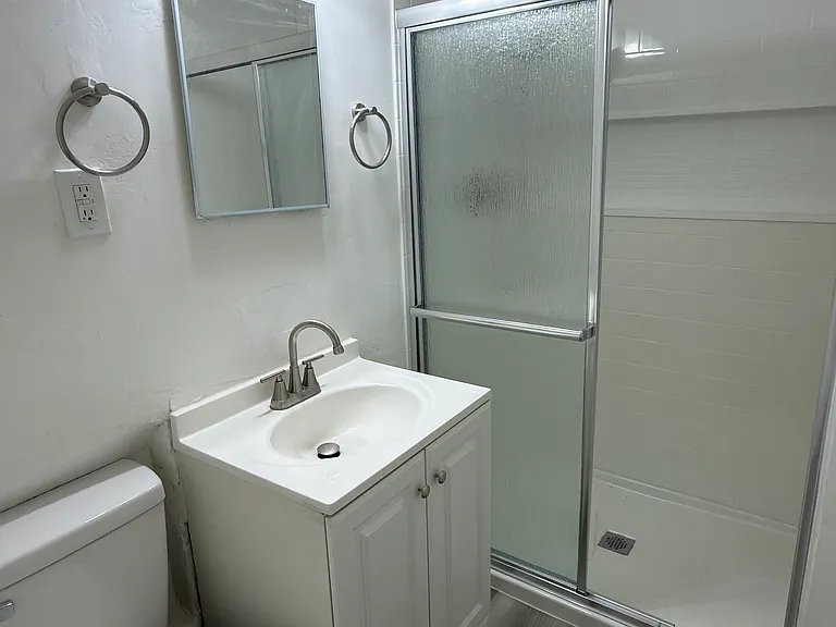 1049 E Fairmount Ave #3 — Photo 7