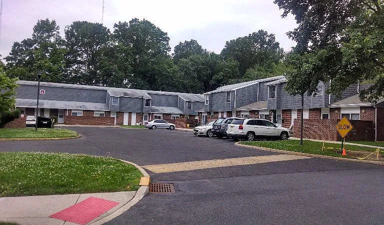 Eggerts Crossing Village — Photo 1