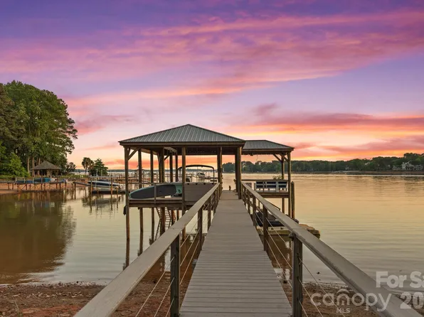 107 Beachview Dr, Mooresville, NC 28117