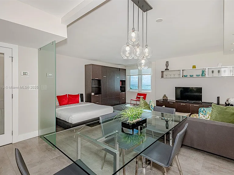 2301 Collins Ave #723 — Photo 4