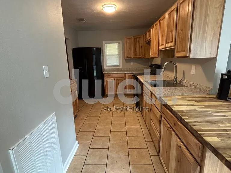 2445 Yates Dr — Photo 3