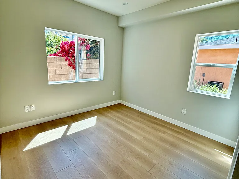 3442 Vineland Ave — Photo 14