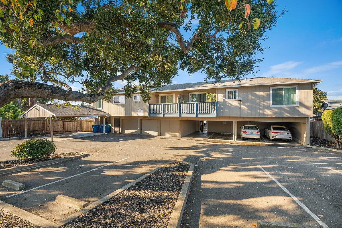 Building Photo - 1251 C St #204