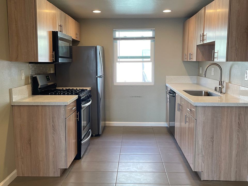 1st image of 4433 Winona Ave #5