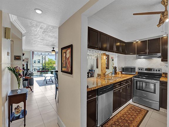 4th image of 2861 Somerset Dr APT 315