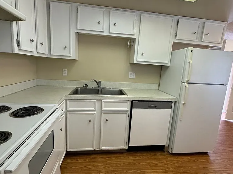 1827 Worden Ave — Photo 13