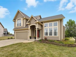 20023 Falcon Ridge Dr, Spring Hill, KS 66083